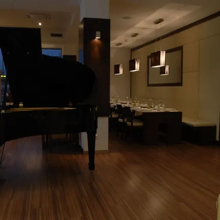 Aston Hotel 3*
